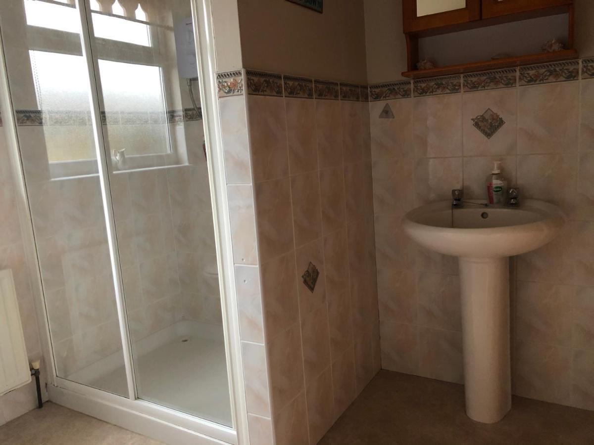 Moneydarragh Cottage With Uninterrupted Mountain And Sea Views- Hot Tub Available For Hire 安纳隆 外观 照片