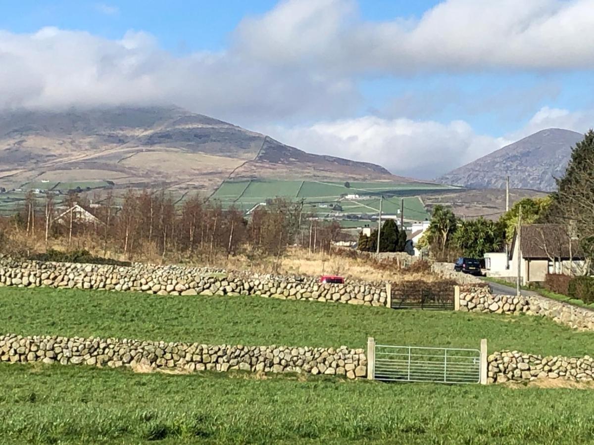 Moneydarragh Cottage With Uninterrupted Mountain And Sea Views- Hot Tub Available For Hire 安纳隆 外观 照片