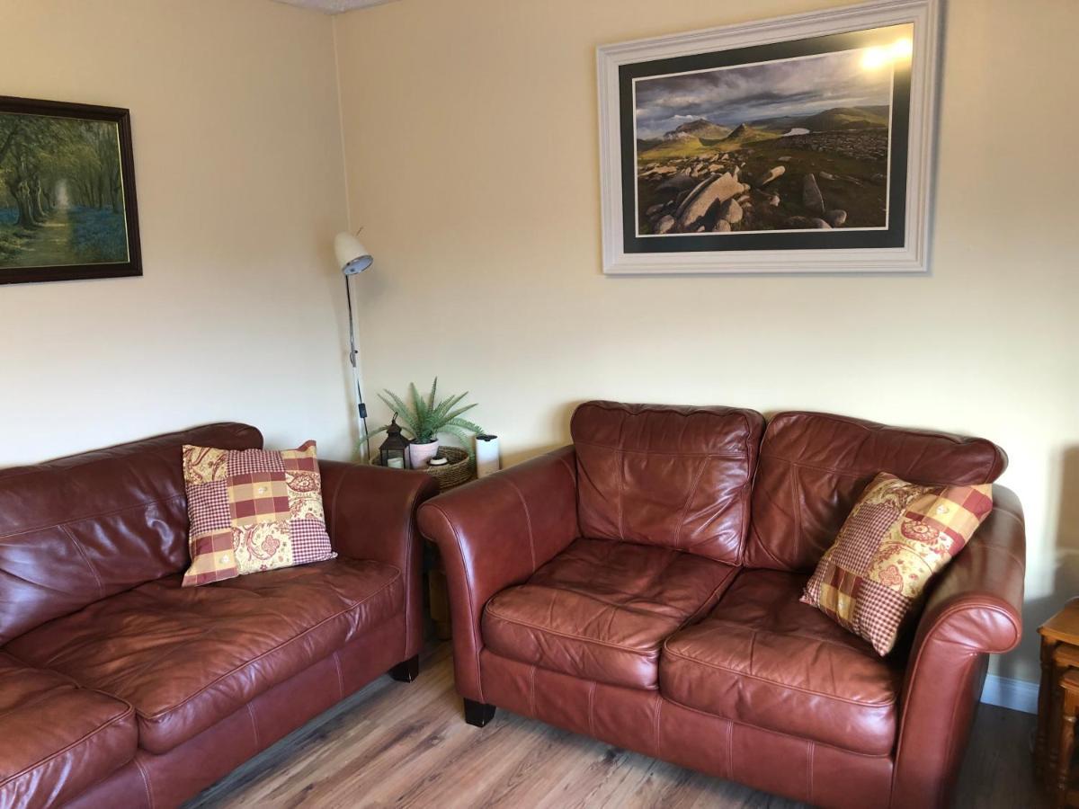 Moneydarragh Cottage With Uninterrupted Mountain And Sea Views- Hot Tub Available For Hire 安纳隆 外观 照片