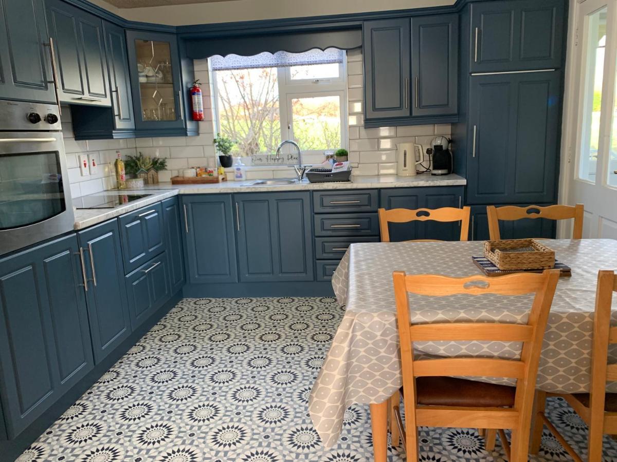 Moneydarragh Cottage With Uninterrupted Mountain And Sea Views- Hot Tub Available For Hire 安纳隆 外观 照片