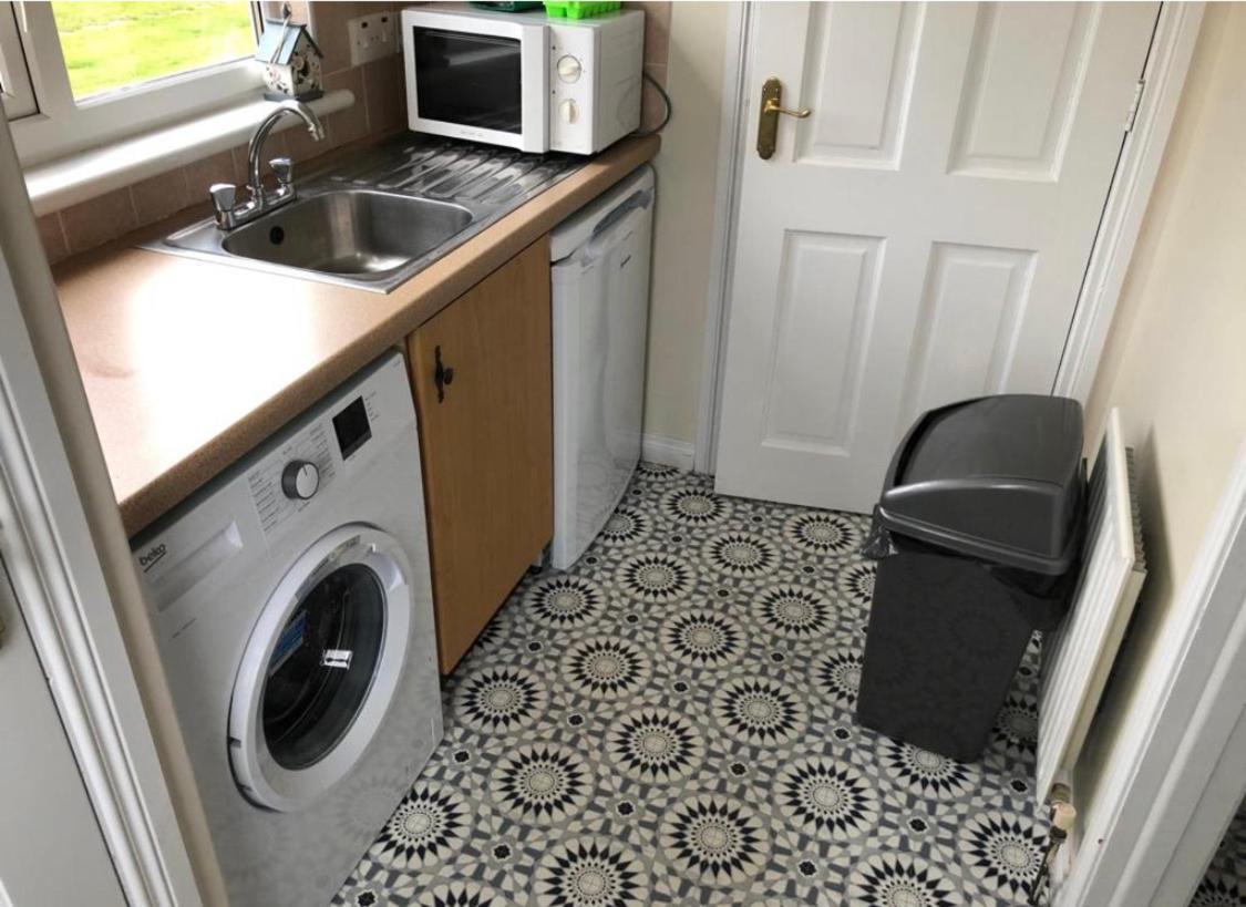 Moneydarragh Cottage With Uninterrupted Mountain And Sea Views- Hot Tub Available For Hire 安纳隆 外观 照片