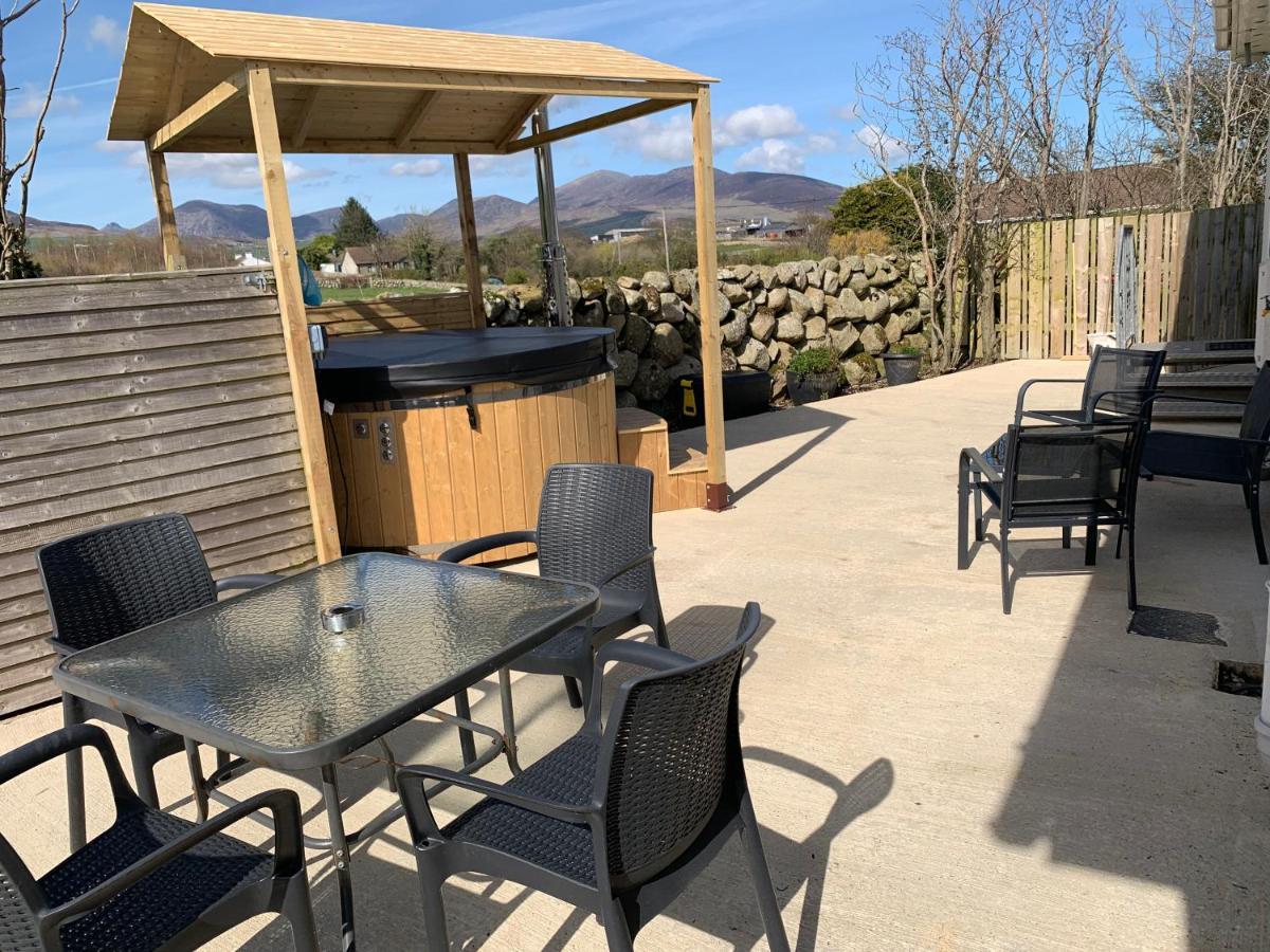 Moneydarragh Cottage With Uninterrupted Mountain And Sea Views- Hot Tub Available For Hire 安纳隆 外观 照片