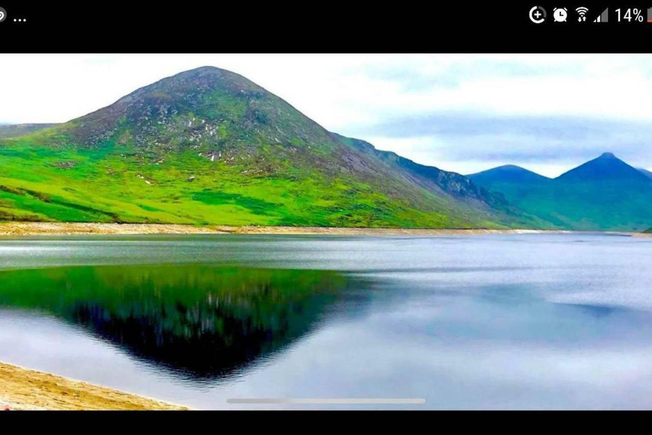 Moneydarragh Cottage With Uninterrupted Mountain And Sea Views- Hot Tub Available For Hire 安纳隆 外观 照片