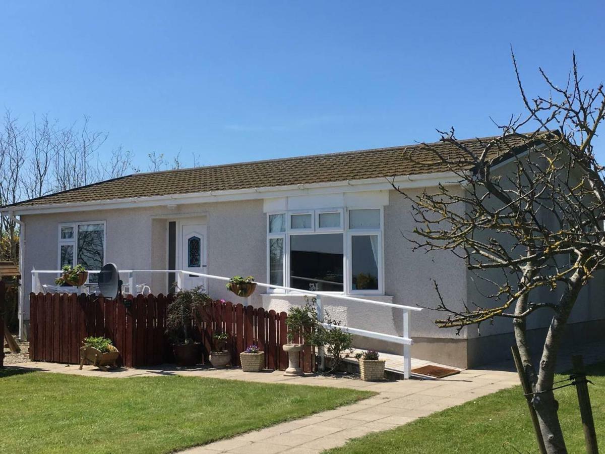 Moneydarragh Cottage With Uninterrupted Mountain And Sea Views- Hot Tub Available For Hire 安纳隆 外观 照片