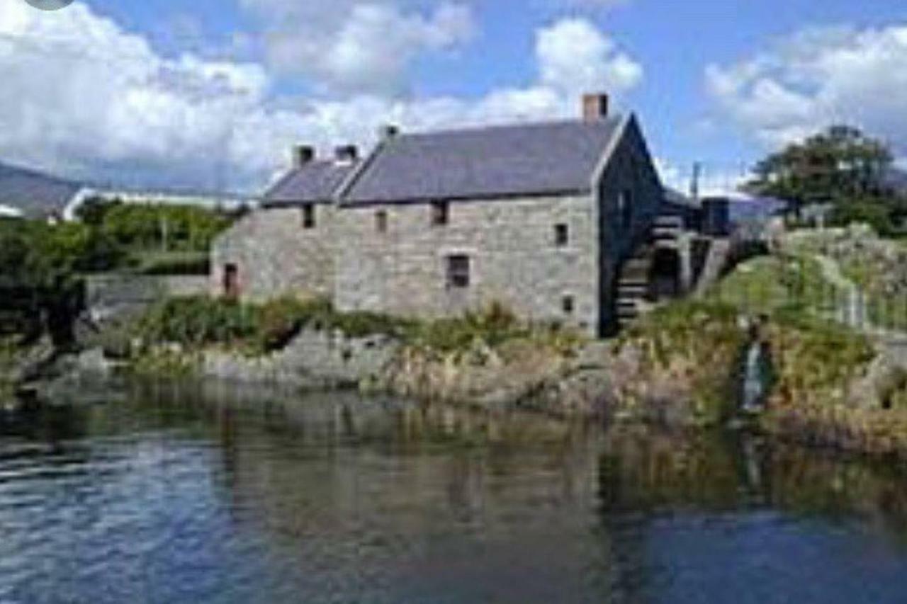 Moneydarragh Cottage With Uninterrupted Mountain And Sea Views- Hot Tub Available For Hire 安纳隆 外观 照片